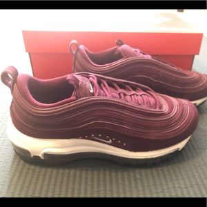 NIKE AirMax 97 SE women’s size 7